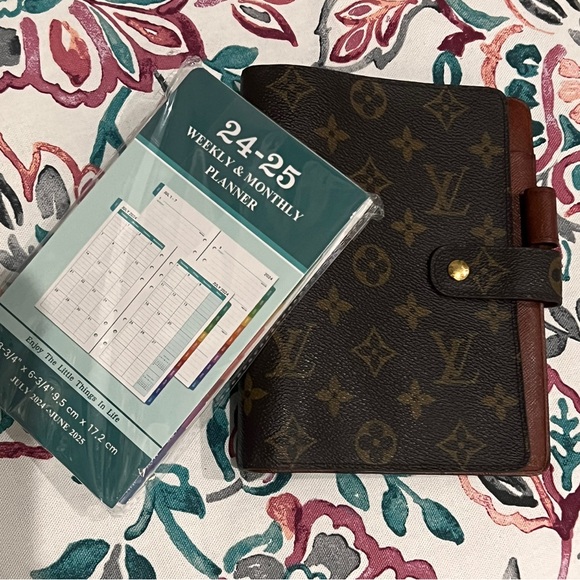 Louis Vuitton Agenda MM Schedule Planner - Picture 12 of 16